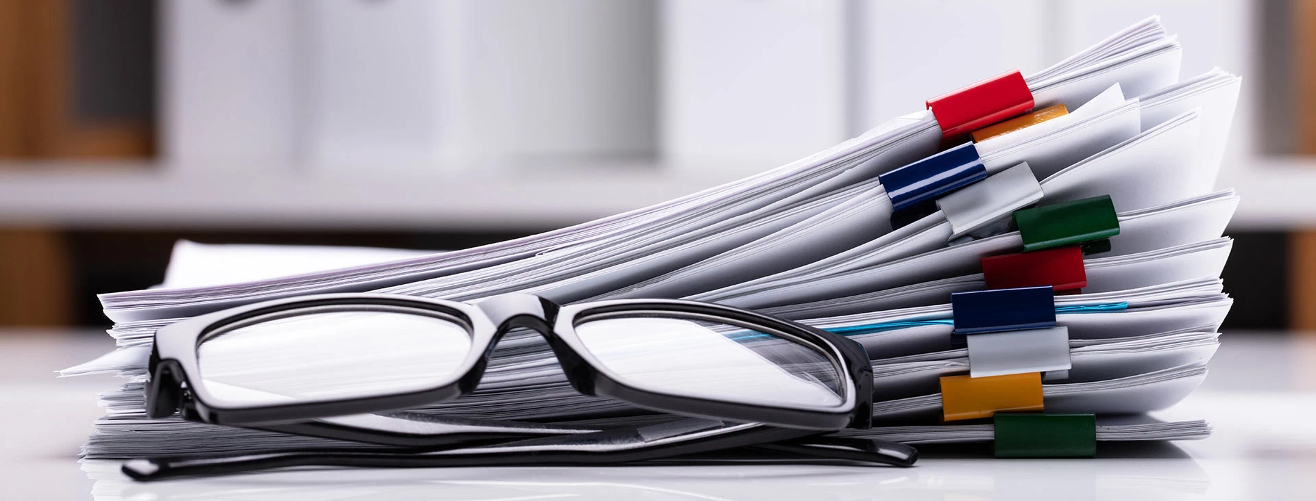 okulary i dokumenty